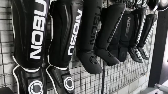 Dans les arts martiaux, la protection n'est pas un luxe, c'est une nécessité ! Mais comment choisir les bons équipements ?